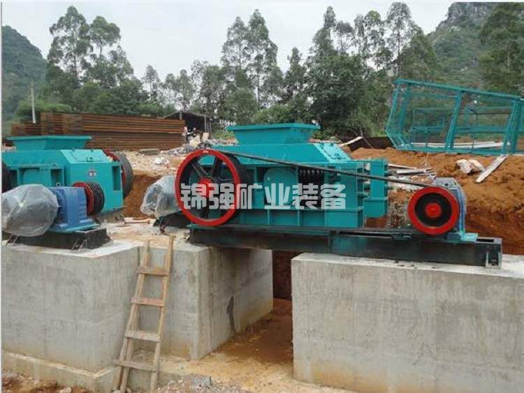 齒輥破碎機(jī)(圖7) 齒輥破碎機(jī)(圖7)